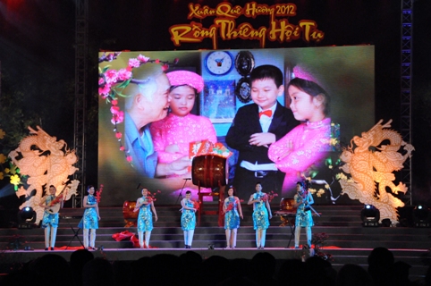 Chủ tịch nước Trương Tấn Sang gặp gỡ kiều bào vui Xuân Quê hương 2012